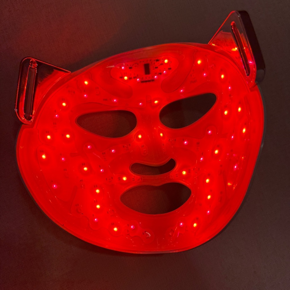 Qure LED Rejuvilight Mask - Picture 4 of 5